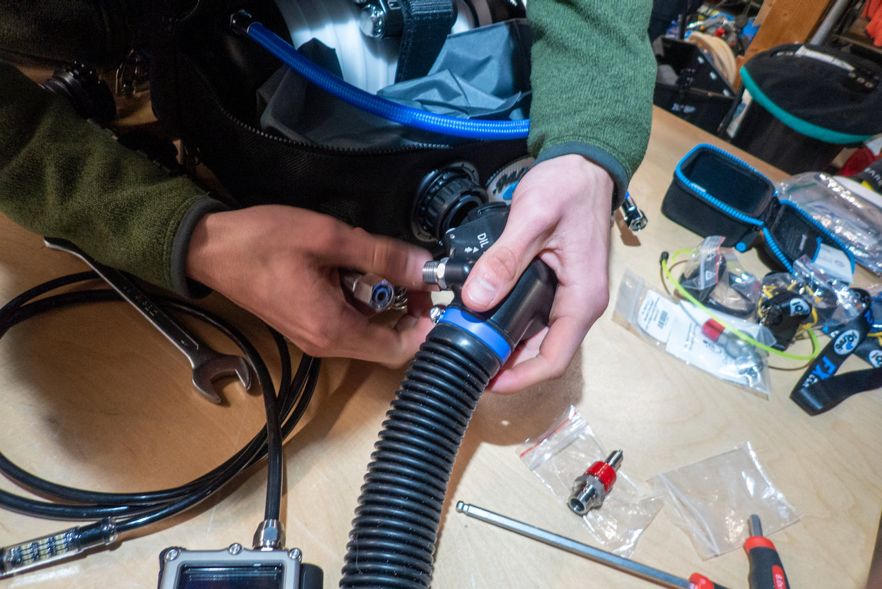 Connecting the BOV mouthpiece to the breathing hoses