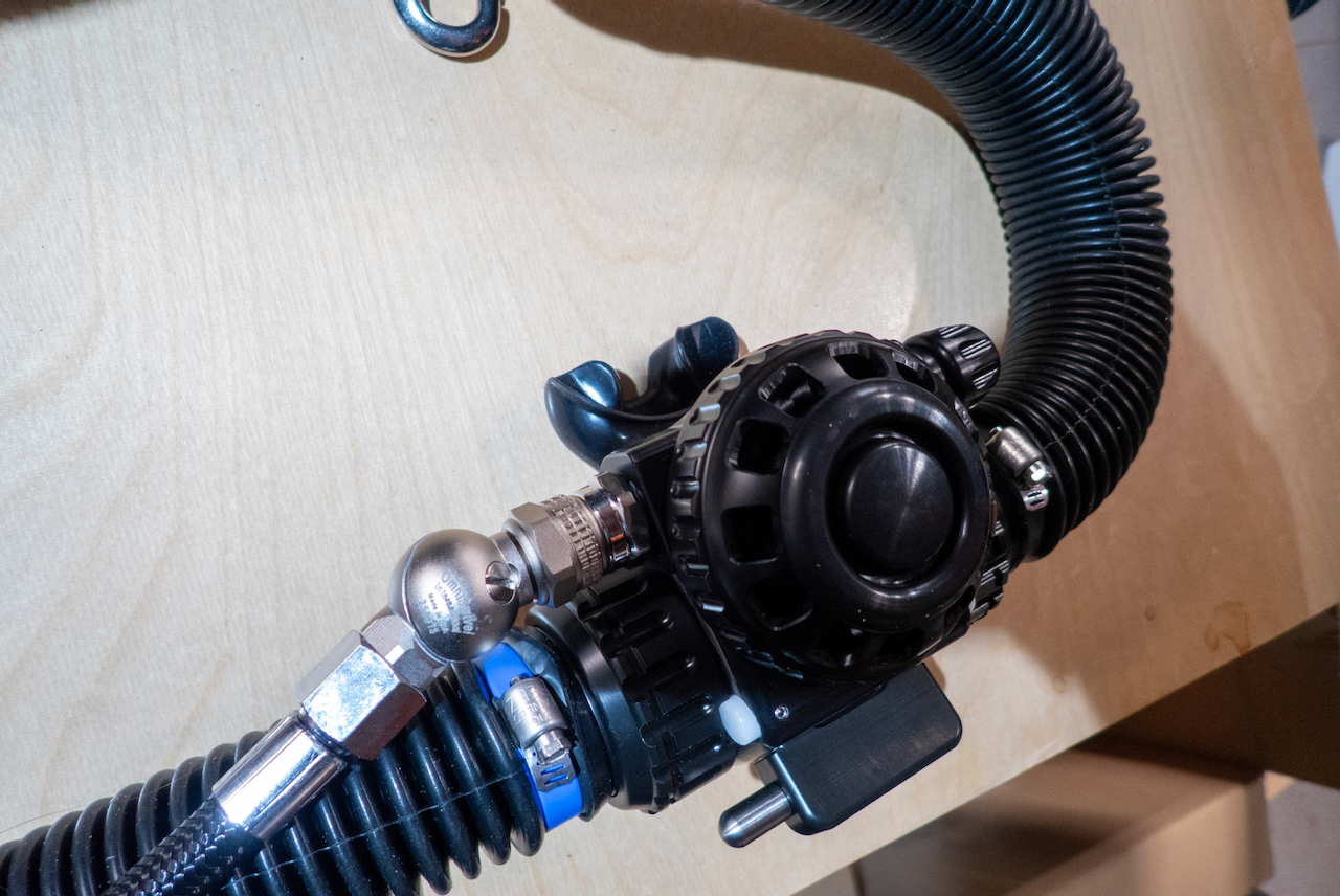 Close-up of the BOV with oxygen injection point and corrugated hoses