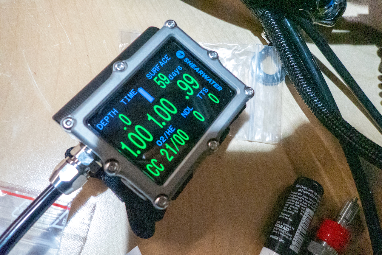 Shearwater handset powered up in CCR mode showing PO2 1.00
