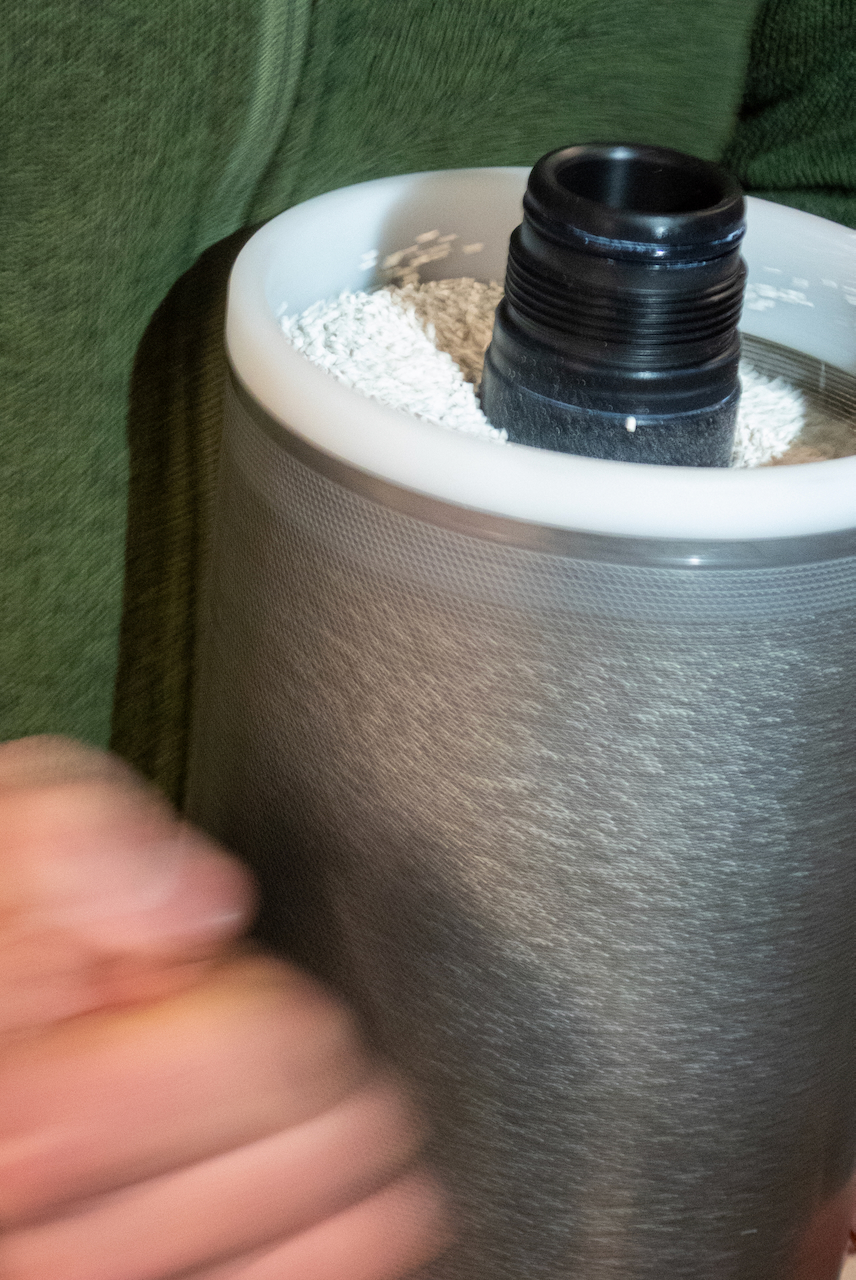 Filling the scrubber canister with sofnolime